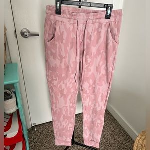 BuffBunny Collection Joggers: Pink Camo